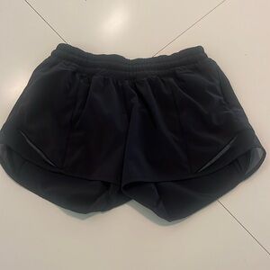 Lululemon black hottie hot shorts size 4